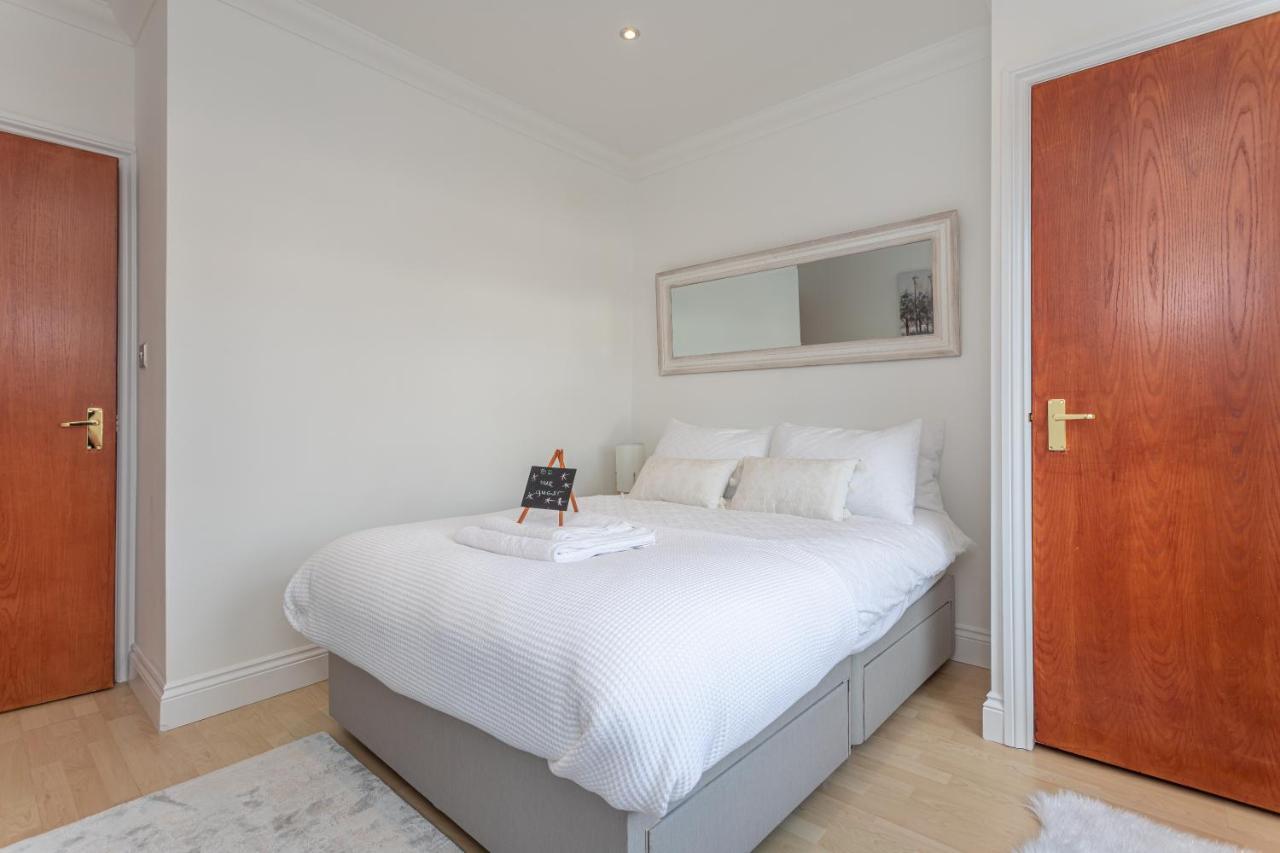פורטסמות' Luxury Granada Apartments - 1 & 2 Bed Flats W Free Parking Perfect For Contractors, Students Near The Beach מראה חיצוני תמונה
