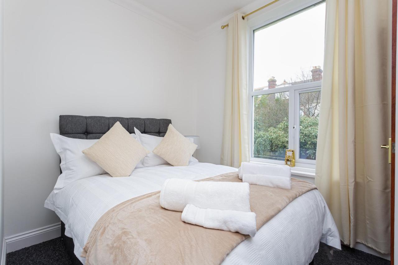 פורטסמות' Luxury Granada Apartments - 1 & 2 Bed Flats W Free Parking Perfect For Contractors, Students Near The Beach חדר תמונה
