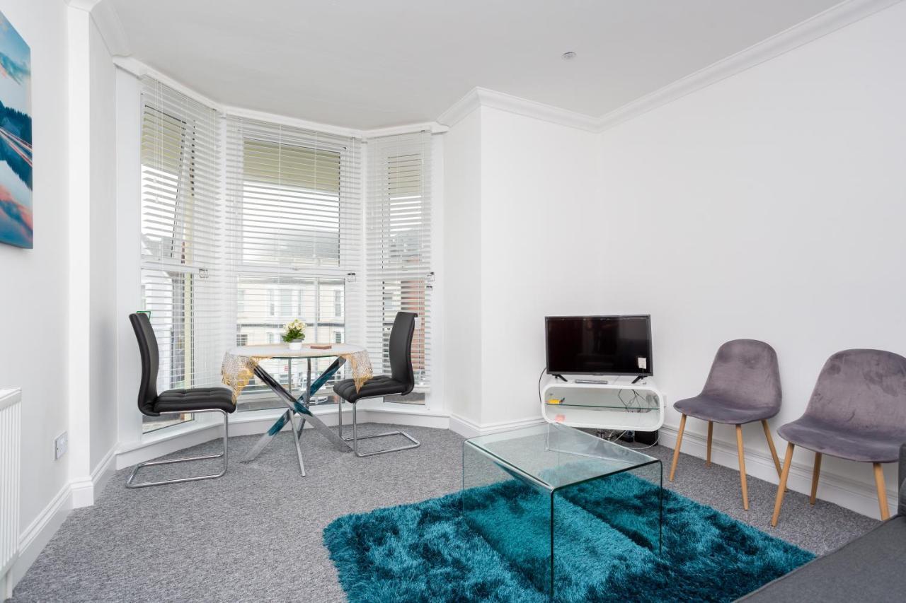 פורטסמות' Luxury Granada Apartments - 1 & 2 Bed Flats W Free Parking Perfect For Contractors, Students Near The Beach חדר תמונה
