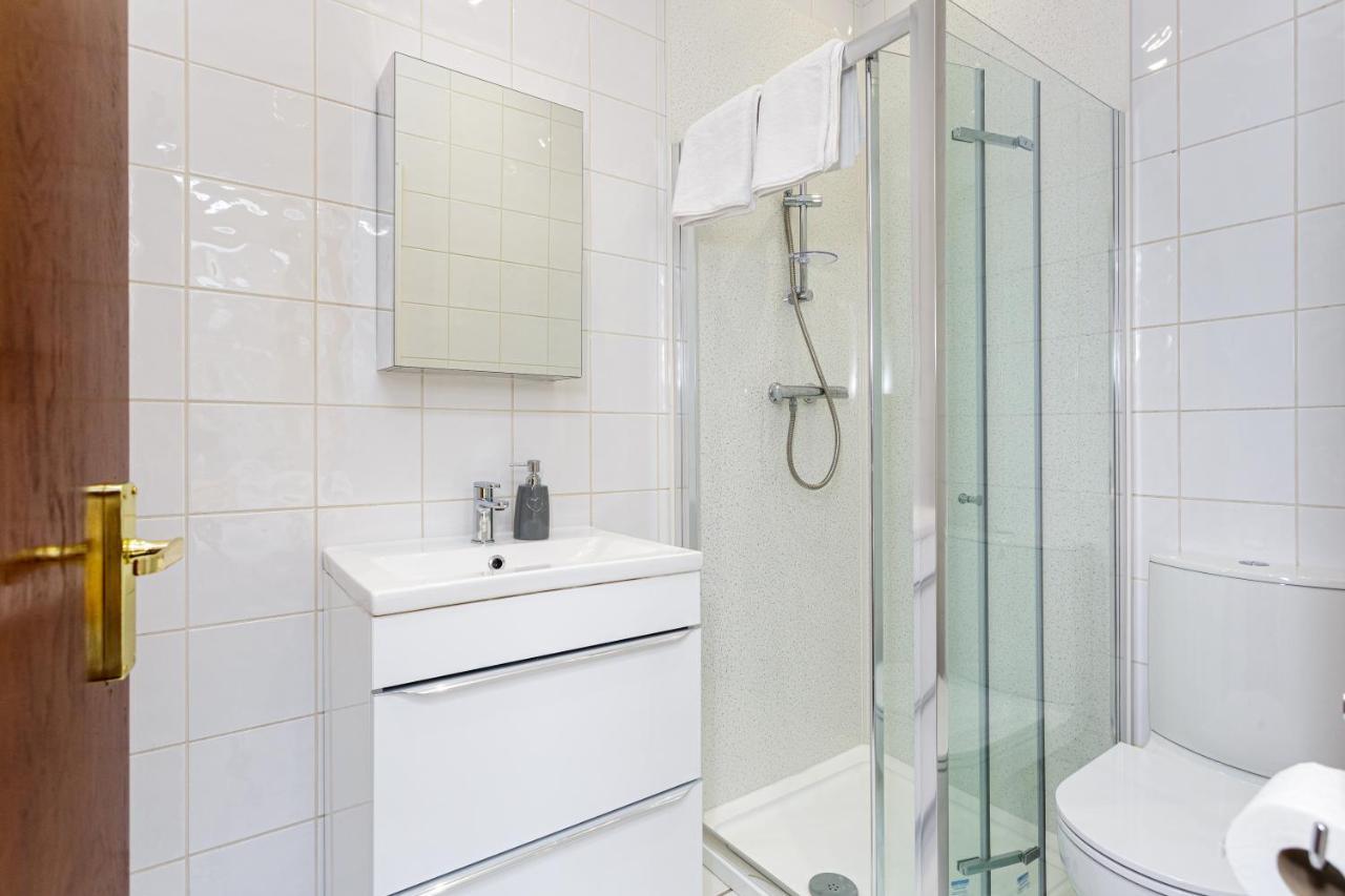 פורטסמות' Luxury Granada Apartments - 1 & 2 Bed Flats W Free Parking Perfect For Contractors, Students Near The Beach חדר תמונה