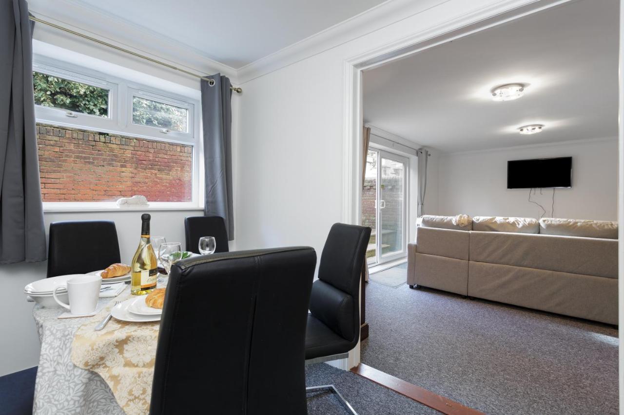 פורטסמות' Luxury Granada Apartments - 1 & 2 Bed Flats W Free Parking Perfect For Contractors, Students Near The Beach חדר תמונה