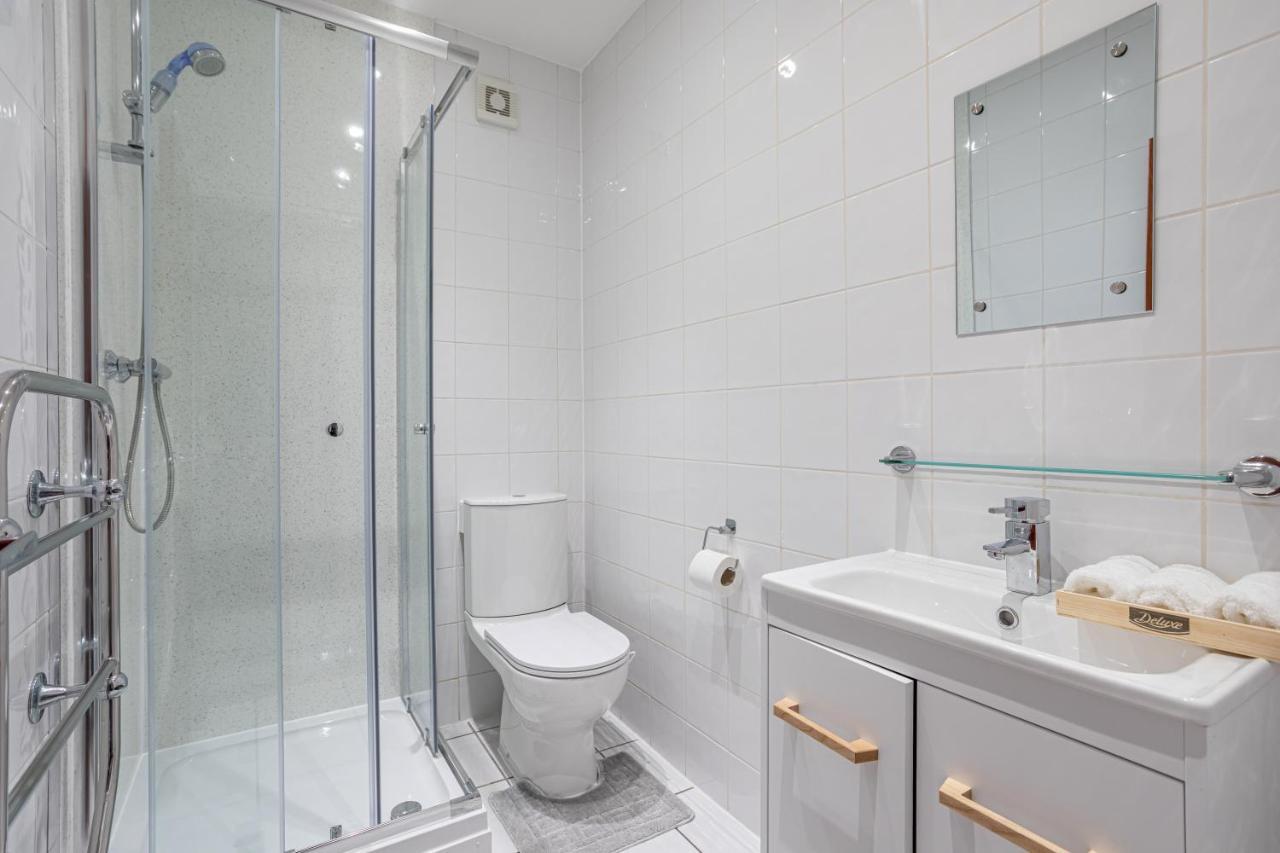 פורטסמות' Luxury Granada Apartments - 1 & 2 Bed Flats W Free Parking Perfect For Contractors, Students Near The Beach מראה חיצוני תמונה